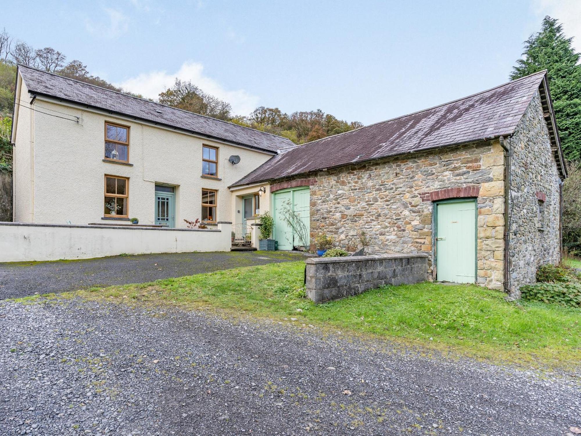 Pwll Farmhouse Llanllawdog Exterior foto