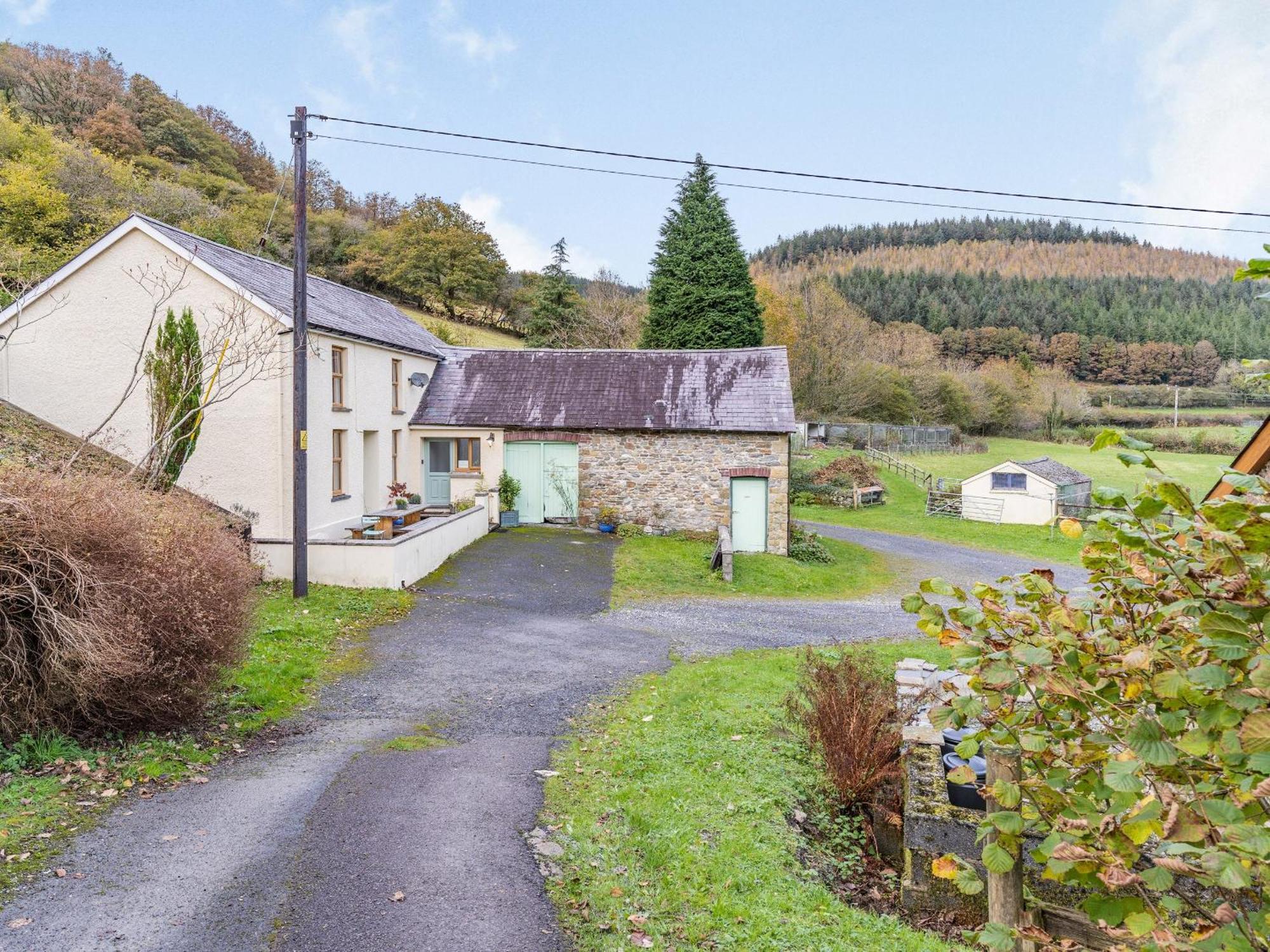 Pwll Farmhouse Llanllawdog Exterior foto